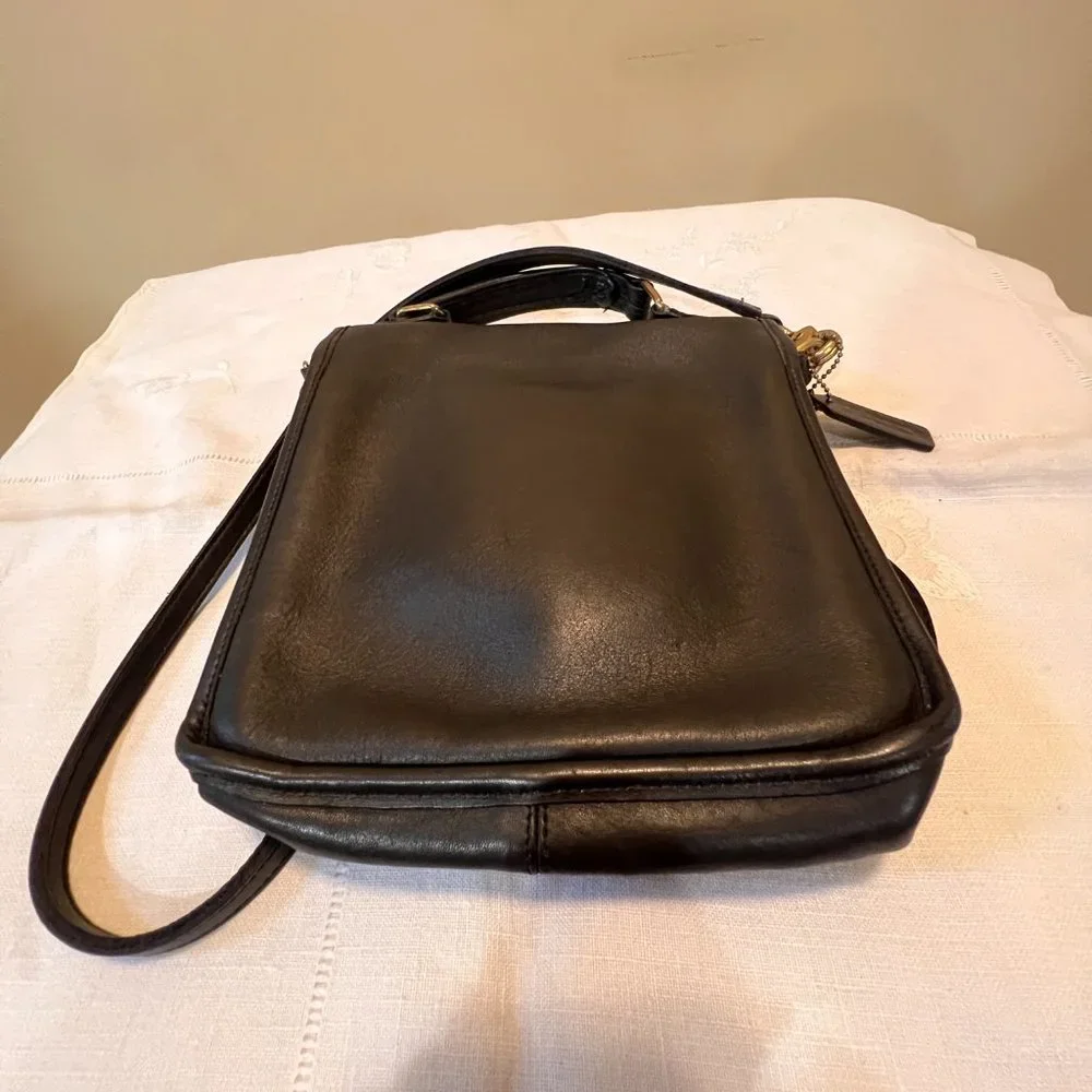 Coach black leatehr Willis bag 5180